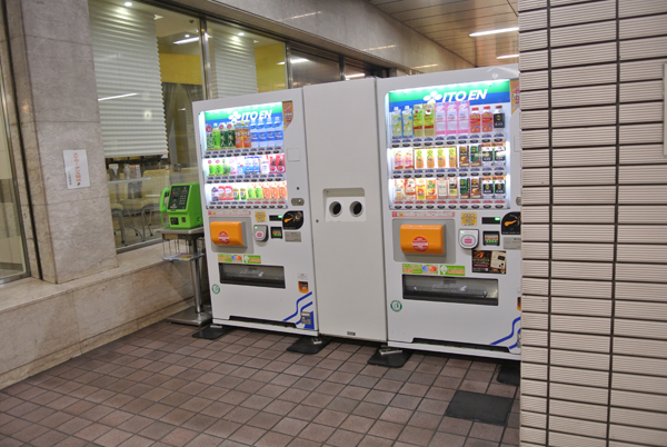 4.横浜駅東口バスターミナルの設備をチェック