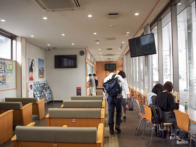 2.高速バス待合所の設備